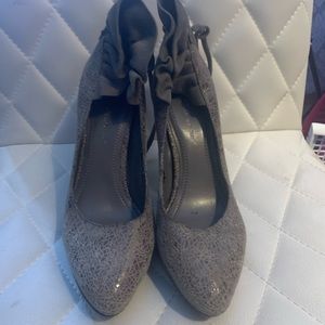 Gray pumps bcbg 6 1/2